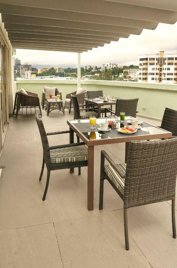 Suites Las Palmas, Hotel & Apartments. San Salvador Buitenkant foto